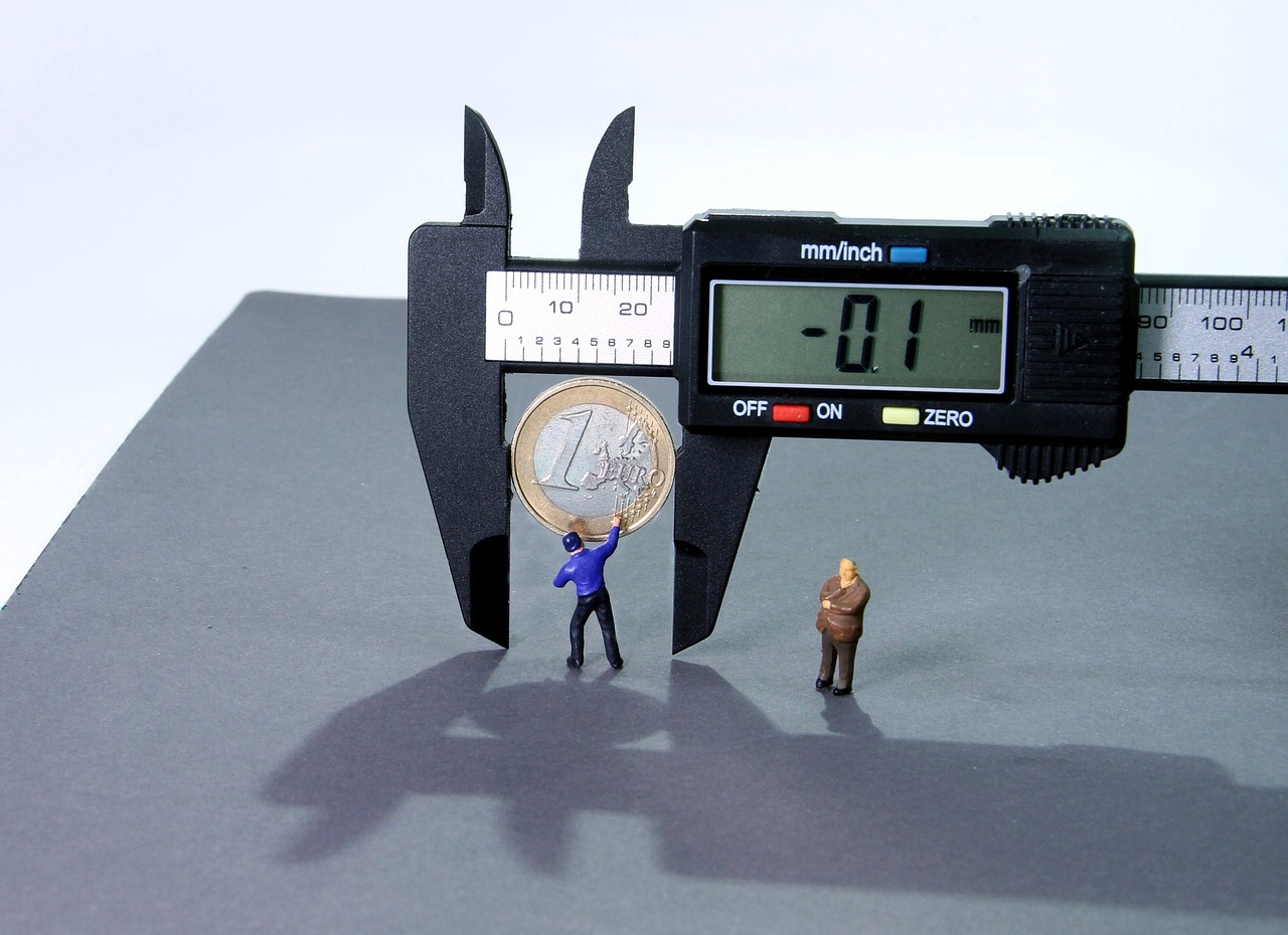 Calipers, Minus interest, Miniature figures image