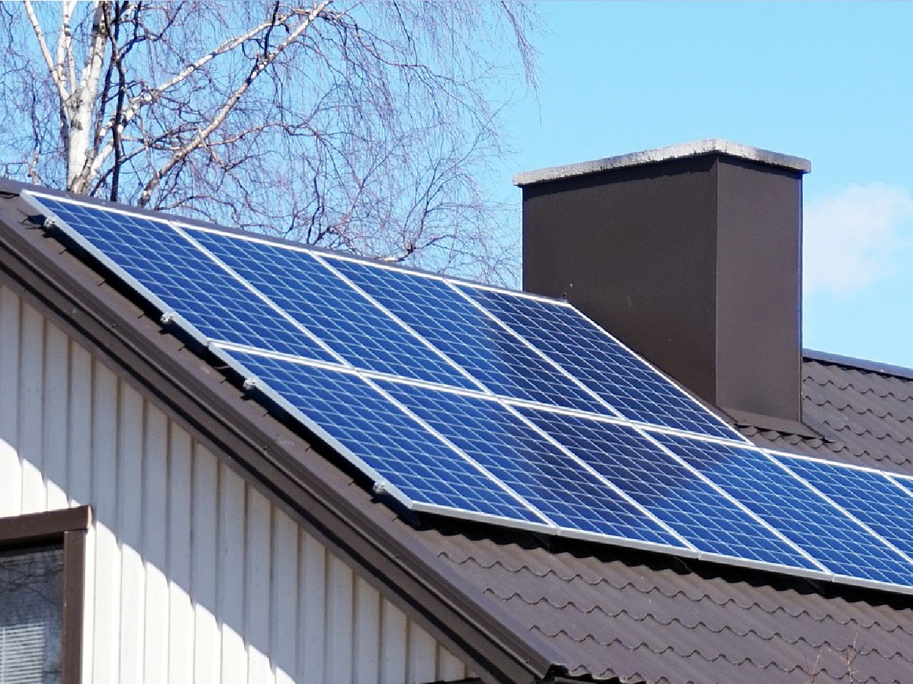 image of house iwith rooftop solar panels installed