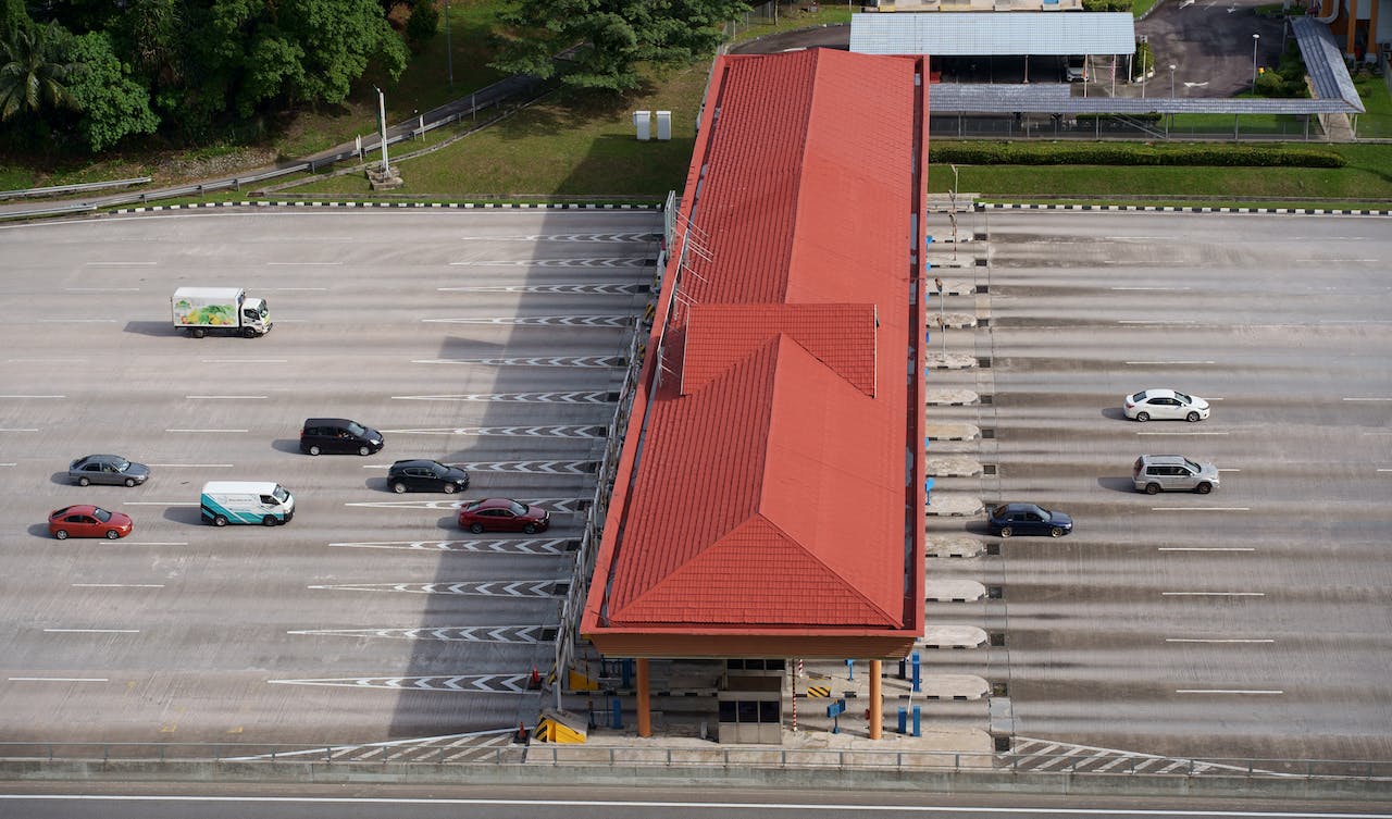 Top view of a Toll Plaza/Toll Naka/Toll Booth on a highway –image tries to explain Toll Plaza Scams & how to avoid them